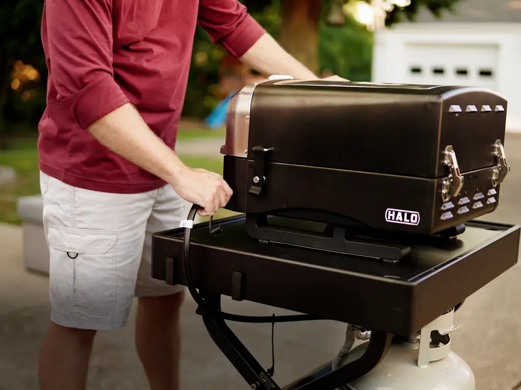 Halo Versa 16-Inch Propane Gas Powered Portable Pizza Oven with Rotating Cooking Stone - Image 3