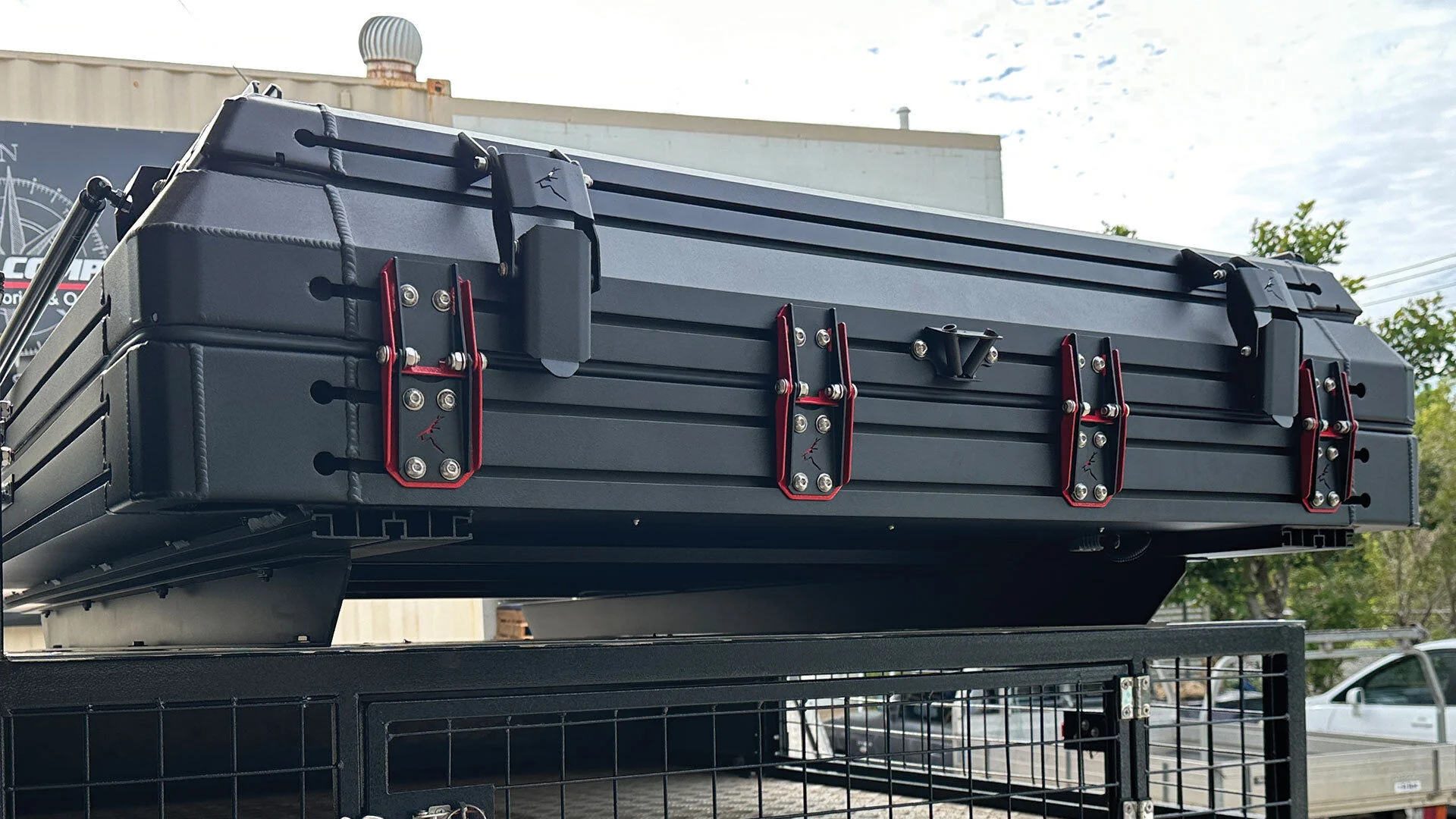 The Bush Company TX27 Hardshell Rooftop Tent - Image 5